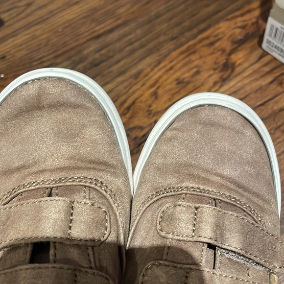 Toddler 8 Brown Sneakers - Picture 4 of 7